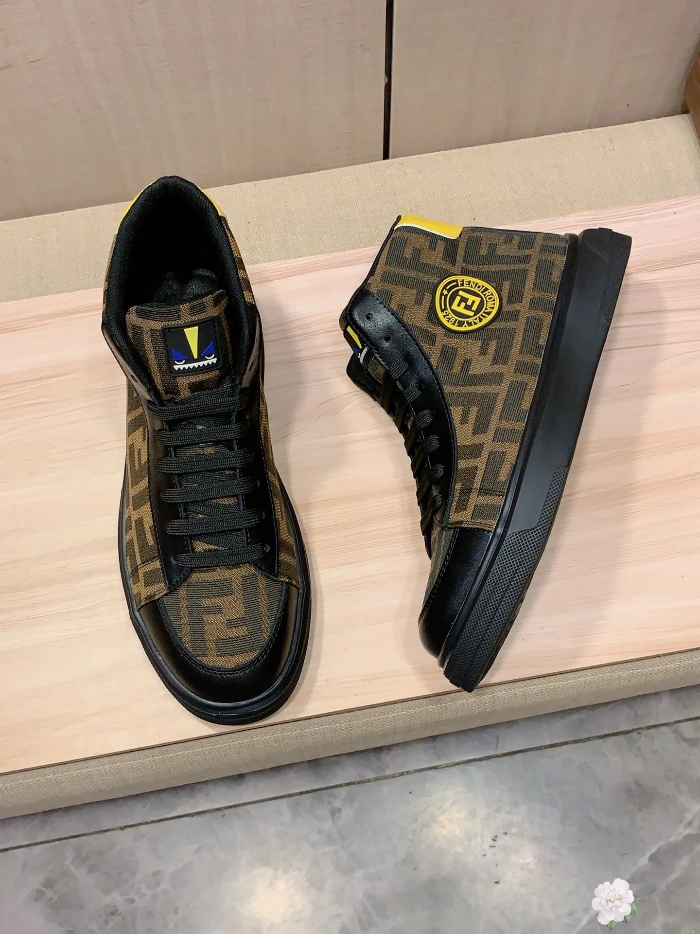 High-top men's shoes 💰442💰💰🎩🎩[Lightning][Lightning] "FENDI*" latest • popular casual shoes, top brand [Seduce] luxury~purchase, top-quality~. [Strong] The upper is made of imported breathable cowhide with fabric material ➕ Breathable sheepskin feet (•) and fine workmanship. The original stylish and stylish soft rubber wear-resistant and non-slip outsole is light and comfortable on the feet. The real thing looks better when taken in real life. 111: code: 38-44, 2️⃣ colors selected